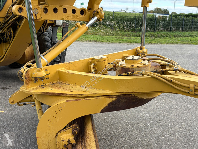 Грейдер Caterpillar