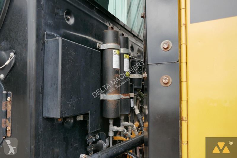 Niveladora Caterpillar 3