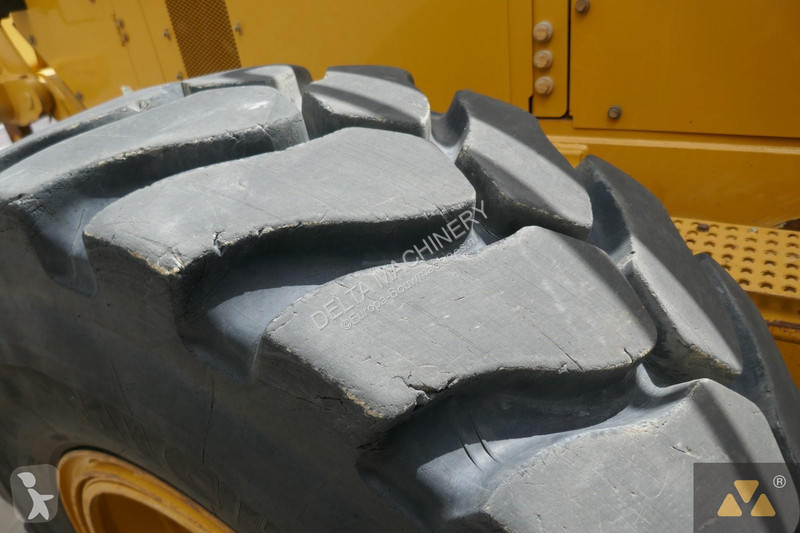 Grejder Caterpillar 14
