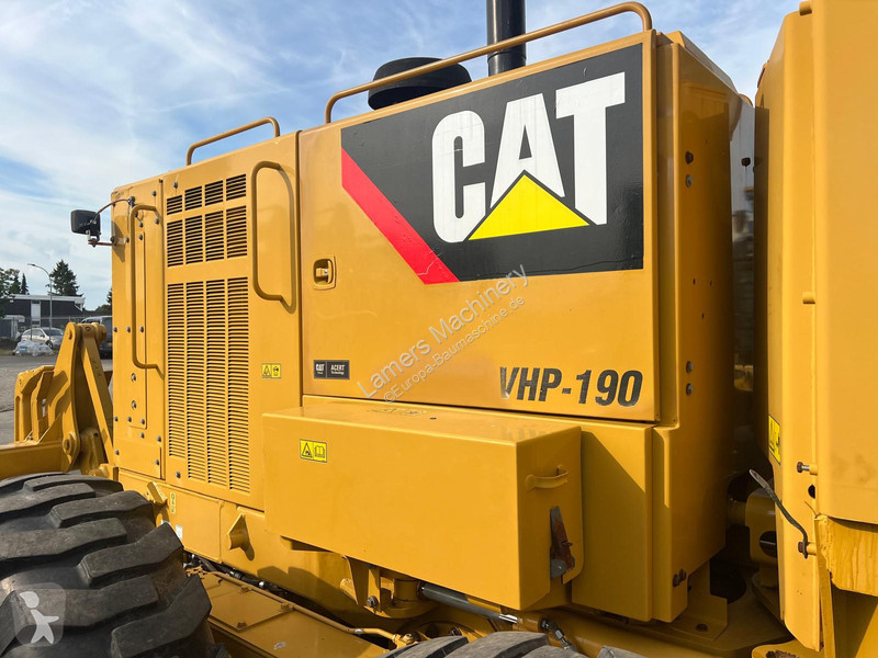 Grejder Caterpillar 140K .