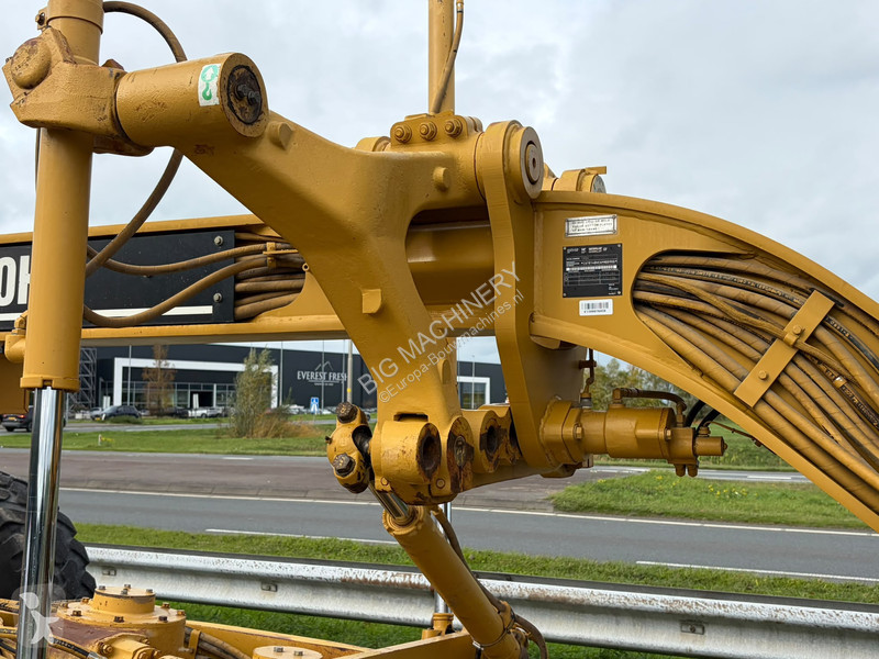 Грейдер Caterpillar