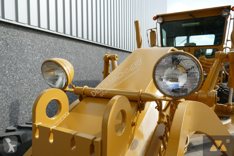 Grader Caterpillar Ex-army