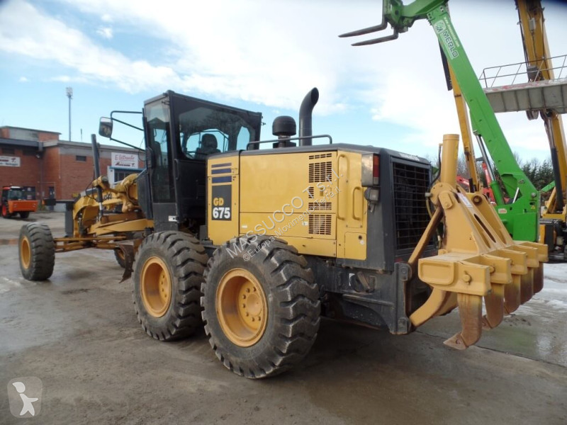 ممهدة طرق Komatsu GD675-5