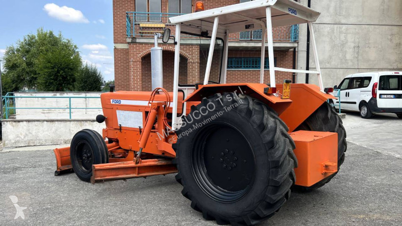Grejder Ford 5600 4X2
