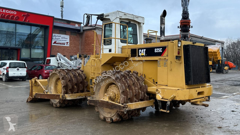 Grejder Caterpillar 825C