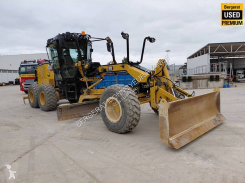 Grejder Caterpillar 120