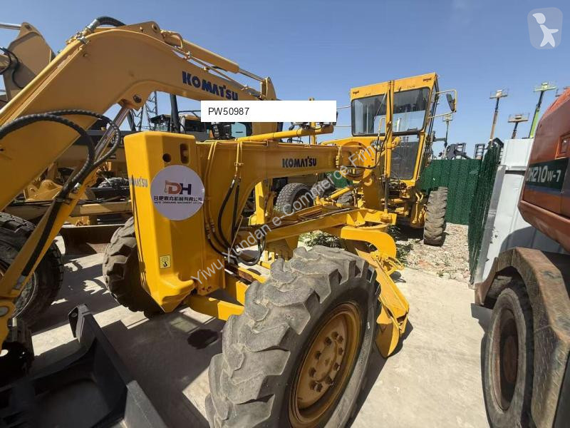Grejder Komatsu GD511A