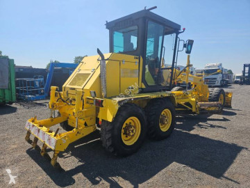 ممهدة طرق Bomag