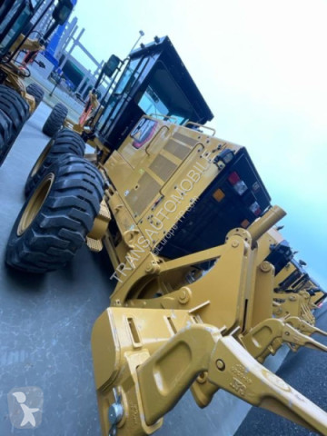 Grader Caterpillar nou