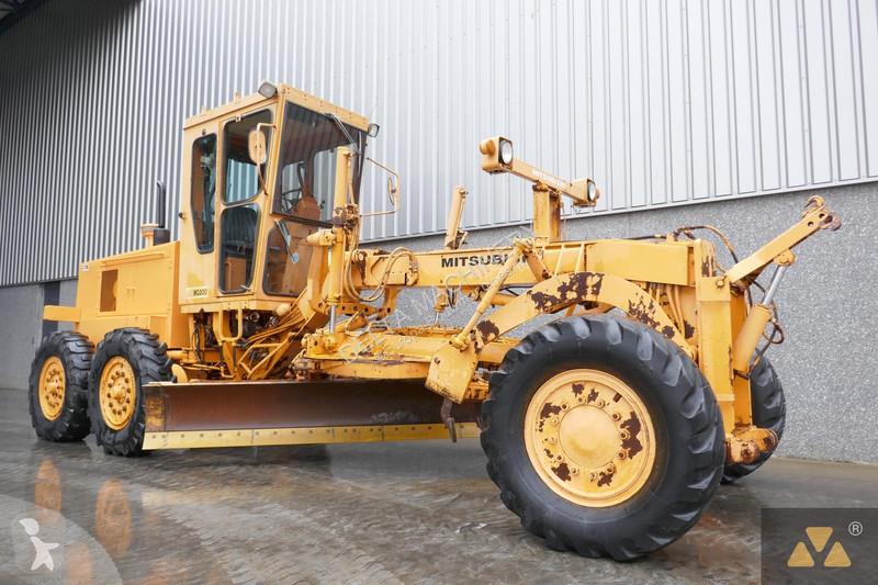 Grader Mitsubishi MG300