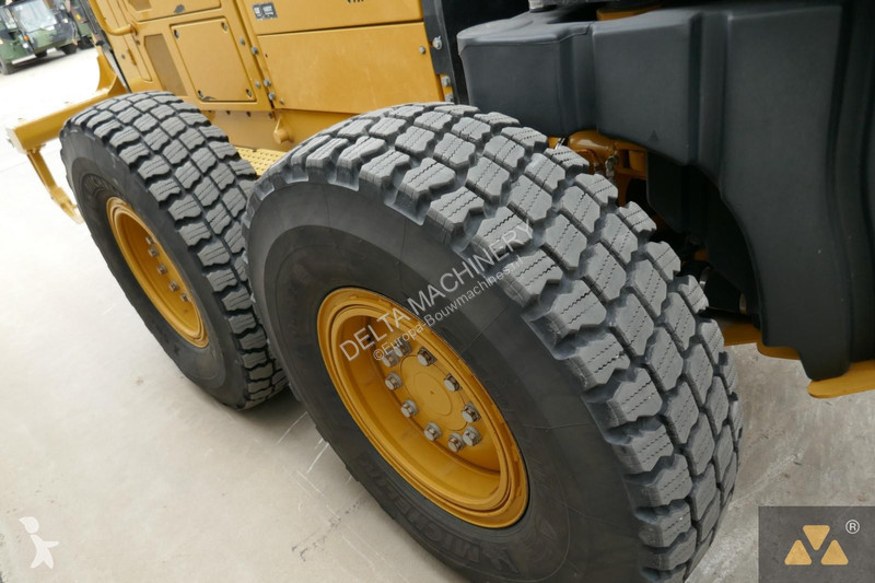 ممهدة طرق Caterpillar 2 AWD