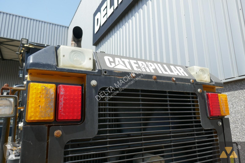 Grejder Caterpillar 140M