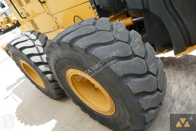 Grejder Caterpillar 14