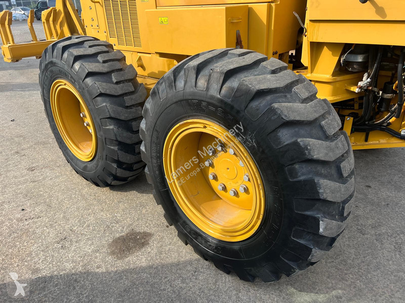 Grejder Caterpillar 140K .