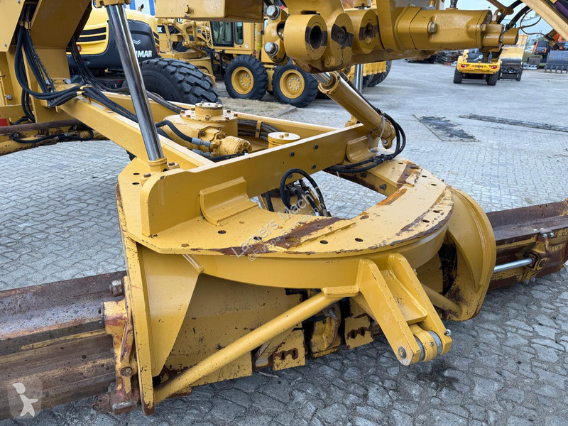 Niveladora Caterpillar 140K .