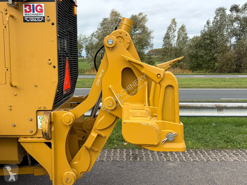 Грейдер Caterpillar