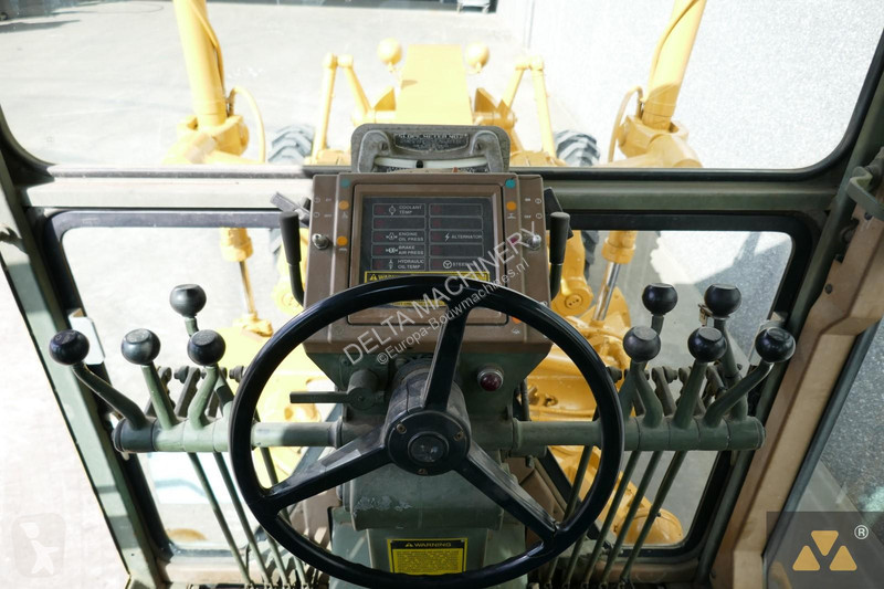 Grader Caterpillar Ex-army