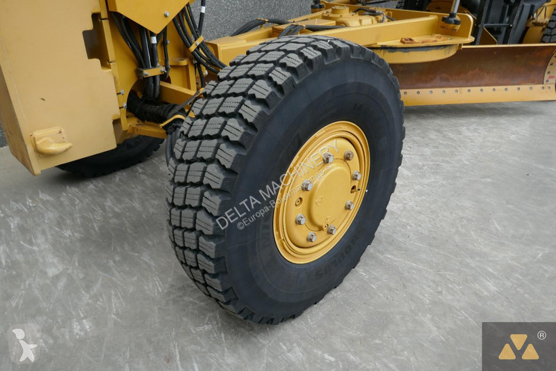ممهدة طرق Caterpillar 2 AWD