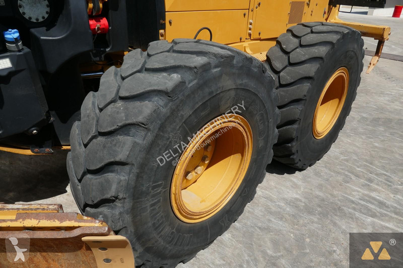 Grejder Caterpillar 14