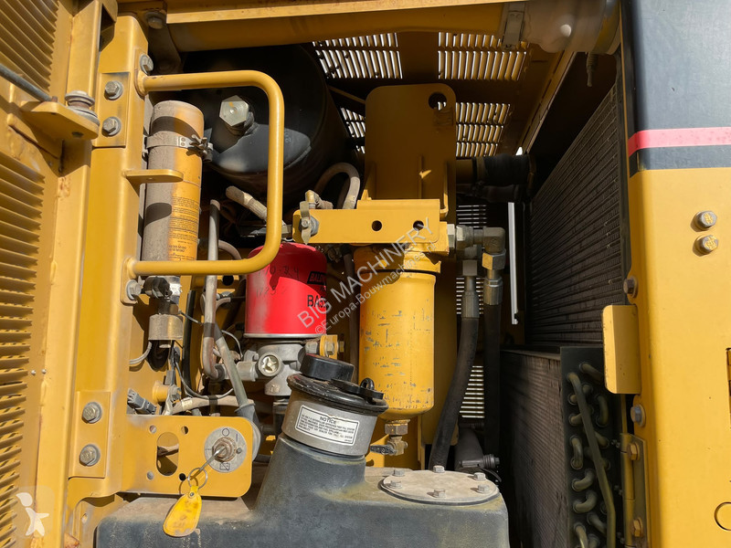 Грейдер Caterpillar