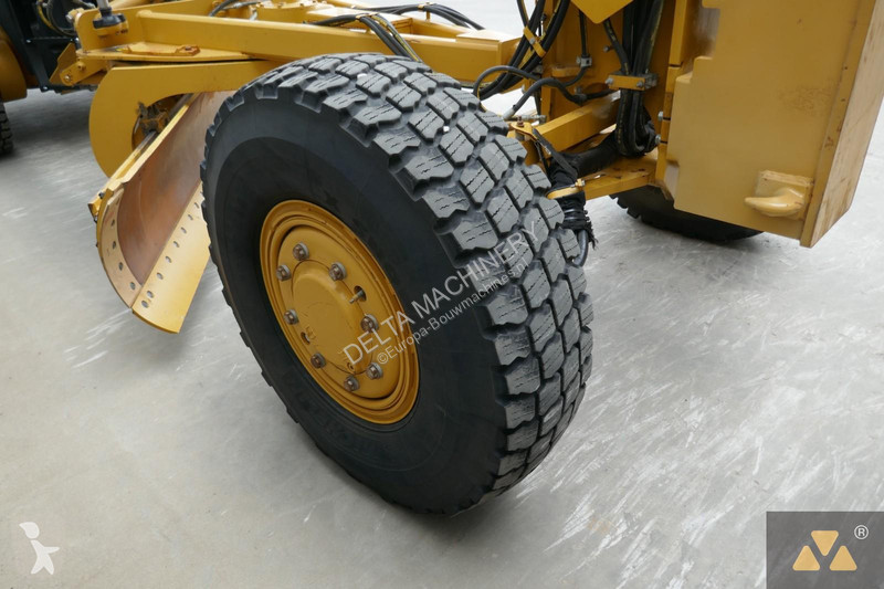 ممهدة طرق Caterpillar 2 AWD