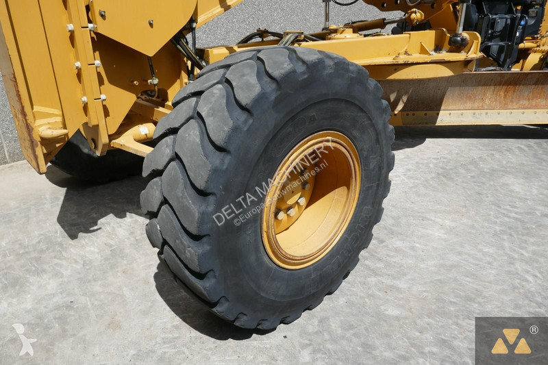 Grejder Caterpillar 14