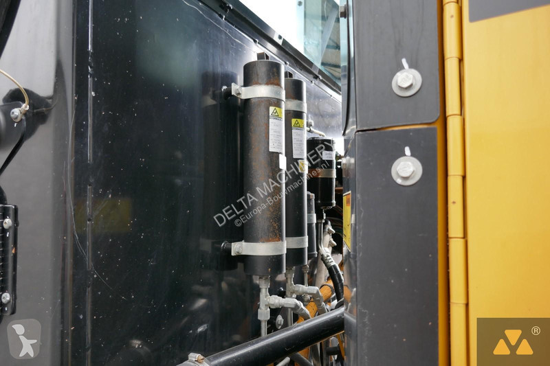 ممهدة طرق Caterpillar 2 AWD