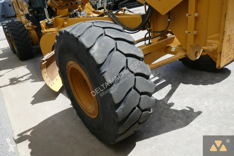 Grejder Caterpillar 14