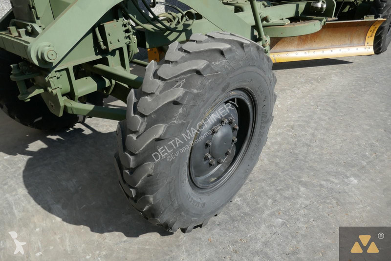 Grejder Caterpillar Ex-army