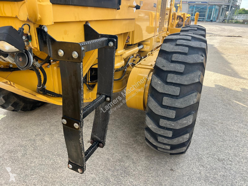 Grejder Caterpillar 140K .