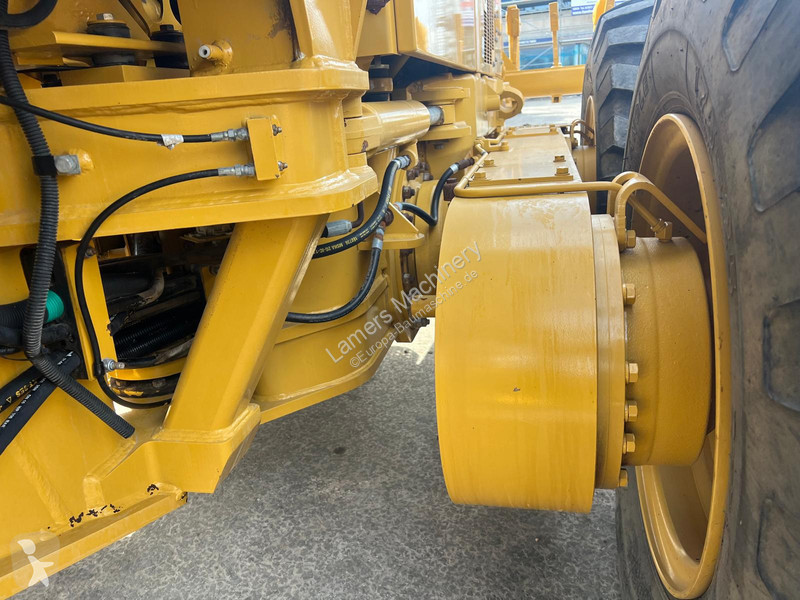 Grejder Caterpillar 140K .