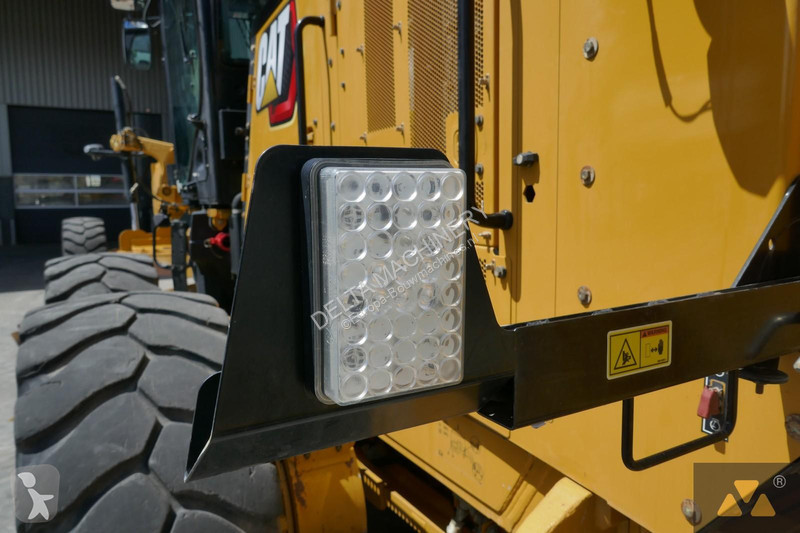 Grejder Caterpillar 14