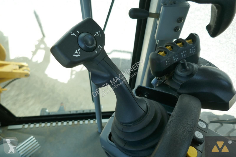 Grejder Caterpillar 140M