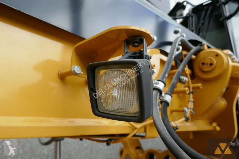 ممهدة طرق Caterpillar 2 AWD