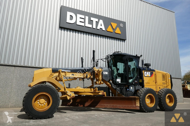 Grader Caterpillar 3