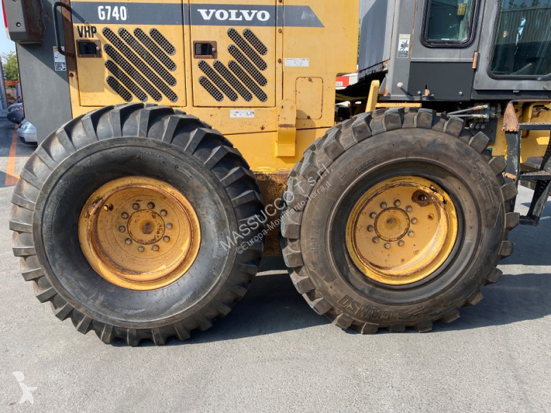 ممهدة طرق Volvo G740VHP
