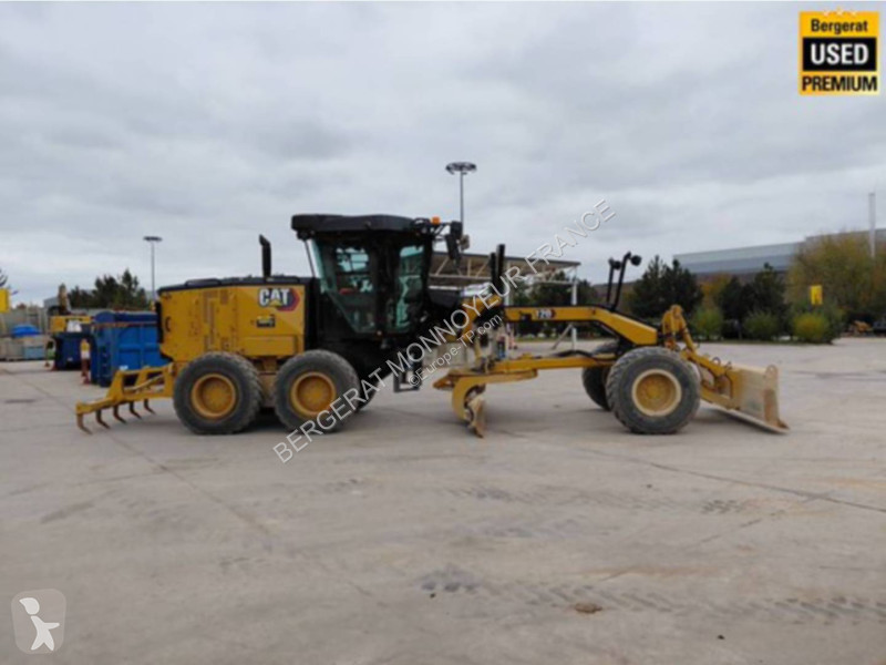 Grejder Caterpillar 120