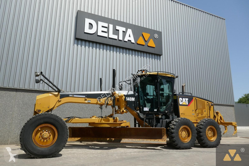 Grejder Caterpillar 140M