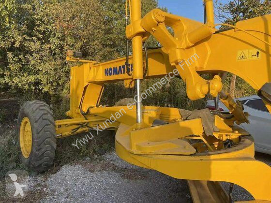 ممهدة طرق Komatsu GD655