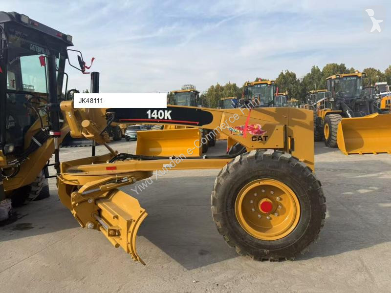 Grejder Caterpillar 140K