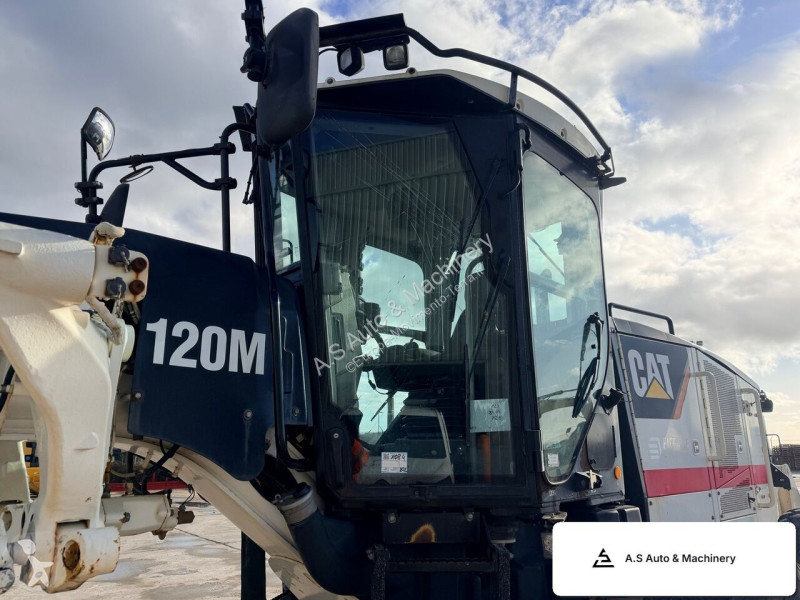 ممهدة طرق Caterpillar 120