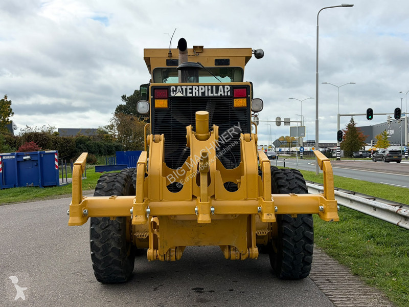 Грейдер Caterpillar