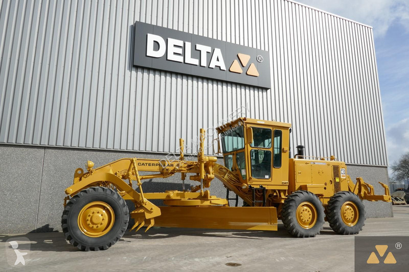 Grader Caterpillar Ex-army