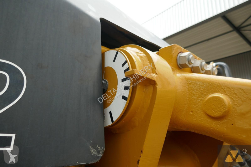 ممهدة طرق Caterpillar 2 AWD