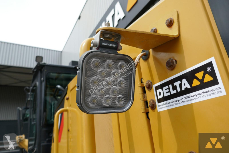 Niveladora Caterpillar 3