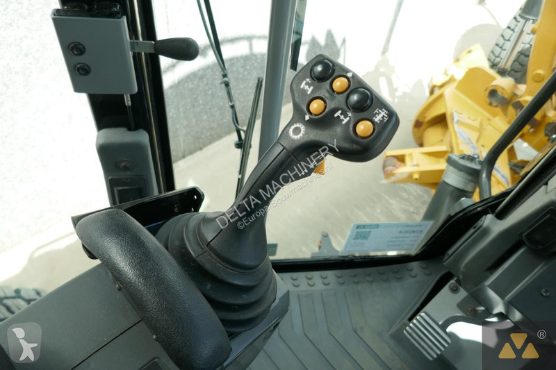 ممهدة طرق Caterpillar 2 AWD
