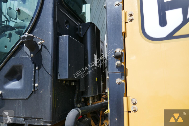 Grejder Caterpillar 14