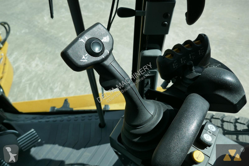 ممهدة طرق Caterpillar 2 AWD
