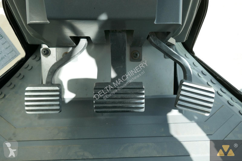 ممهدة طرق Caterpillar 2 AWD