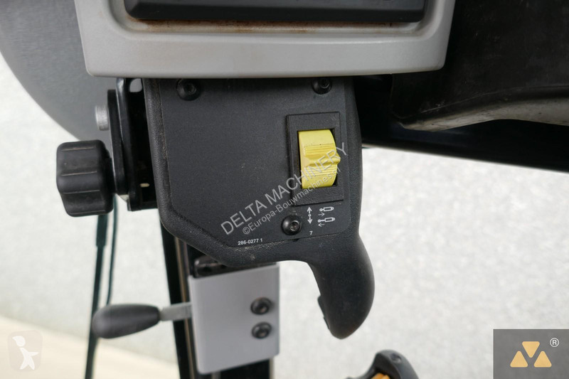 ممهدة طرق Caterpillar 2 AWD